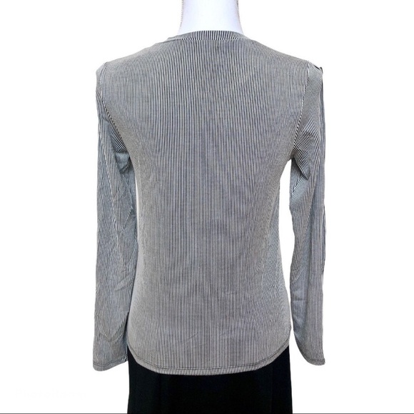 Button Detailed Top - Picture 3 of 7